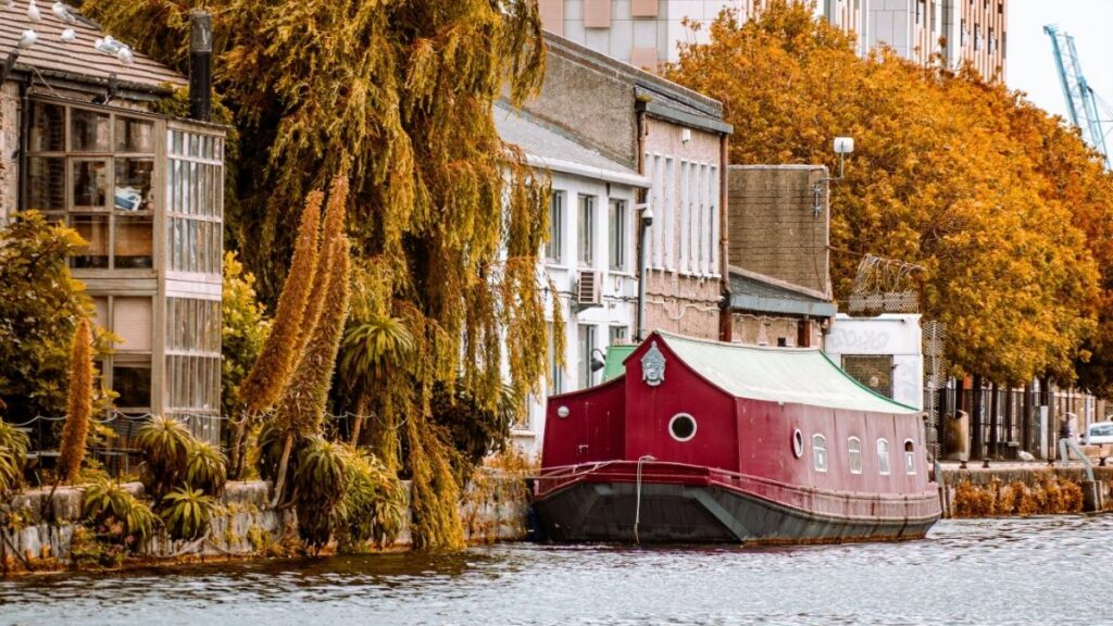 Beste Reisezeit für Irland - Goldene Stunde im Herbst
