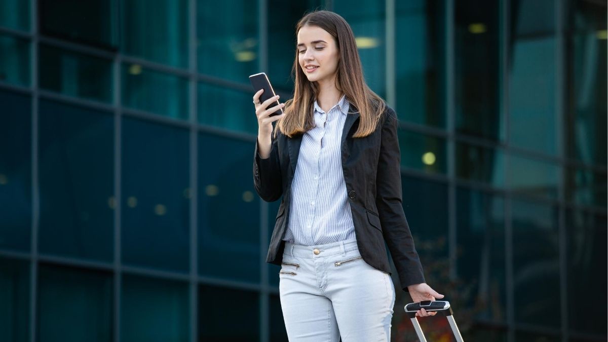 Ubigi Travel blog: AT&T International Day Pass vs eSIM