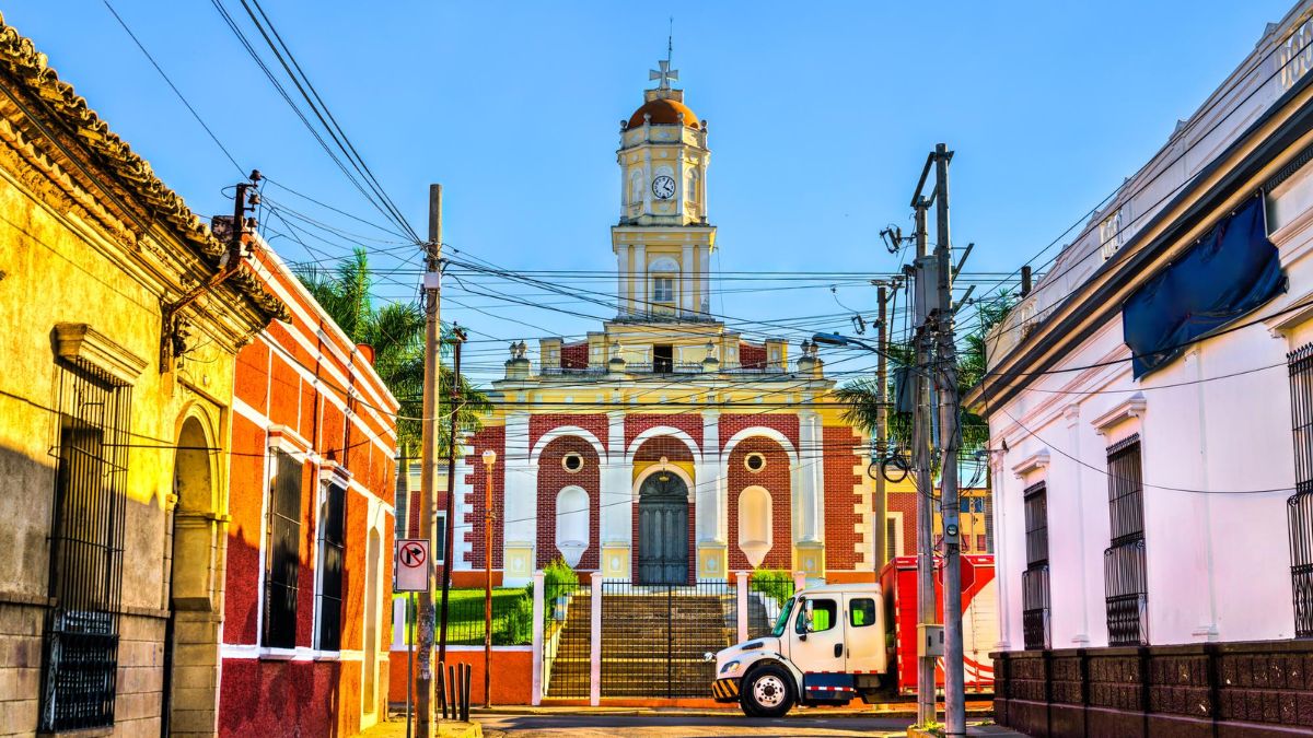 Ubigi Travel Blog: El Salvador Travel Guide