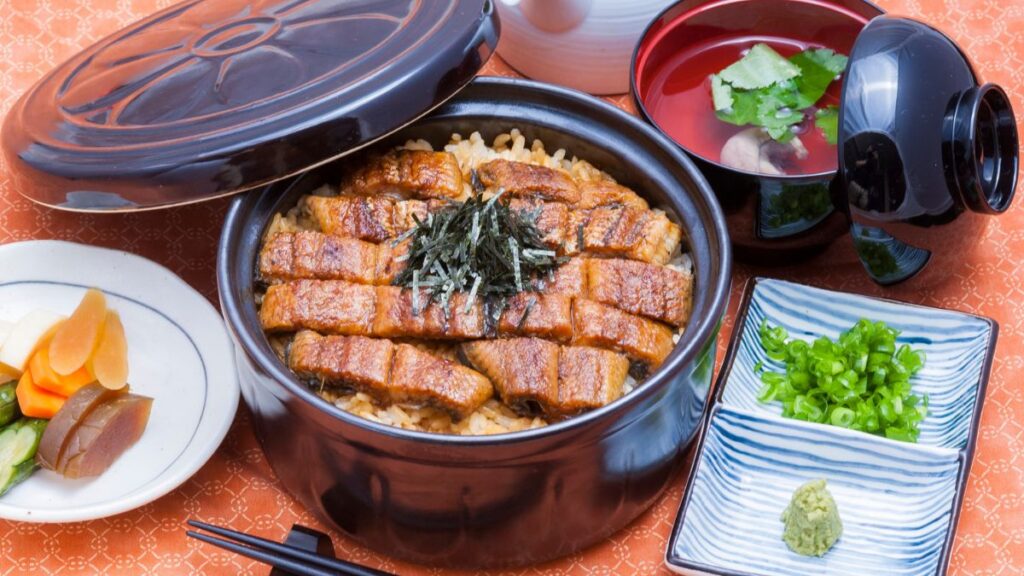 Kuchnia lokalna: hitsumabushi, miso katsu i skrzydełka tebasaki