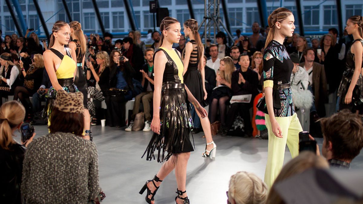 Ubigi Travel Blog - London Fashion Week: Everything You Need to Know