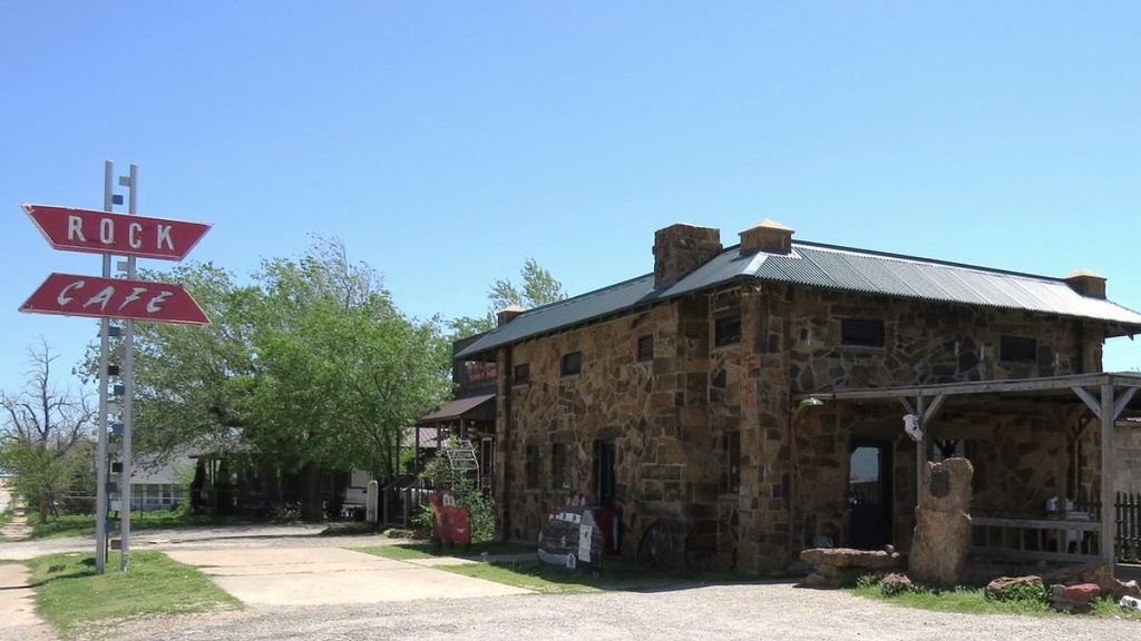 Living Heritage Along Route 66 - Historic Diners and Roadside Food