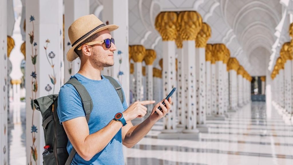 Che cos'è una eSIM e perché utilizzarla negli Emirati Arabi Uniti?