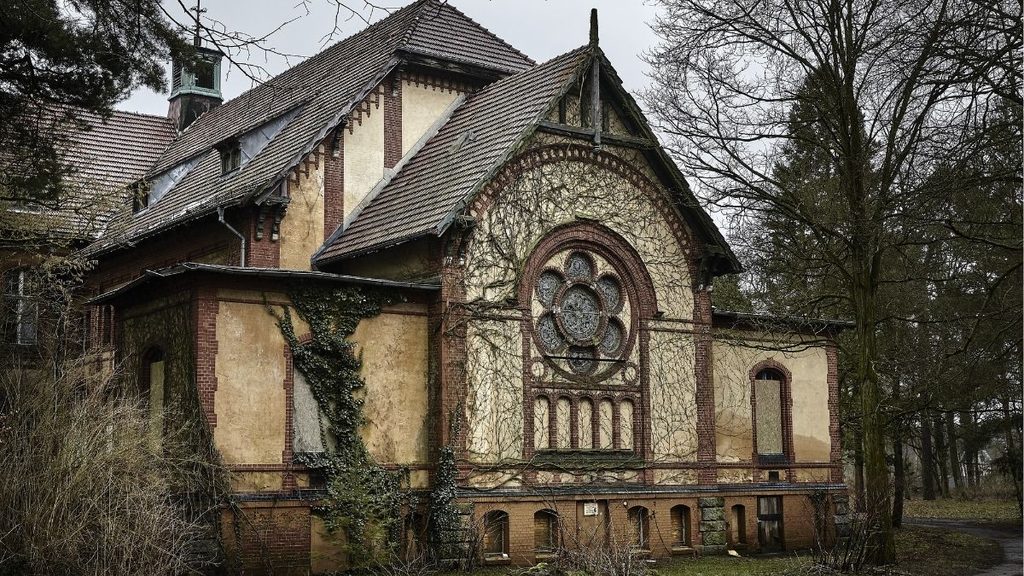 What Makes a Place Haunted?