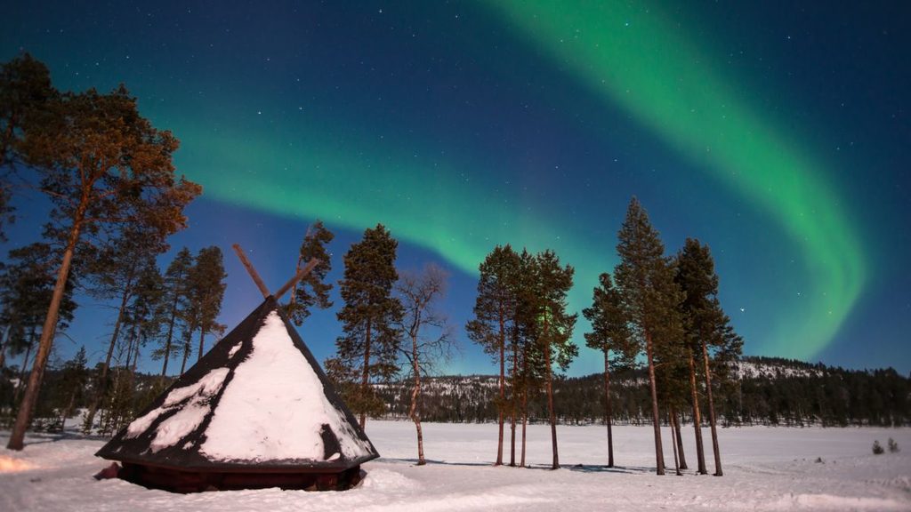 El mejor recorrido para contemplar la aurora boreal en Finlandia: glamping bajo la aurora boreal