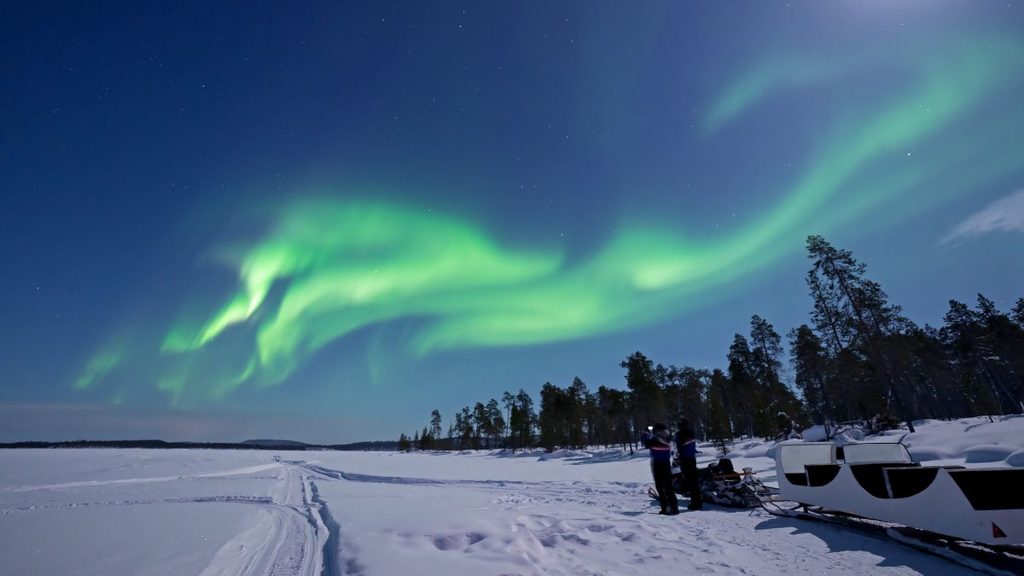 Descubre los lugares para observar la aurora boreal en Finlandia: el lago Inari