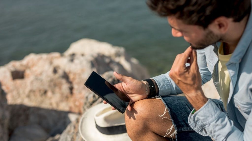 Dlaczego warto korzystać z turystycznej karty eSIM w telefonie iPhone 18 Pro?