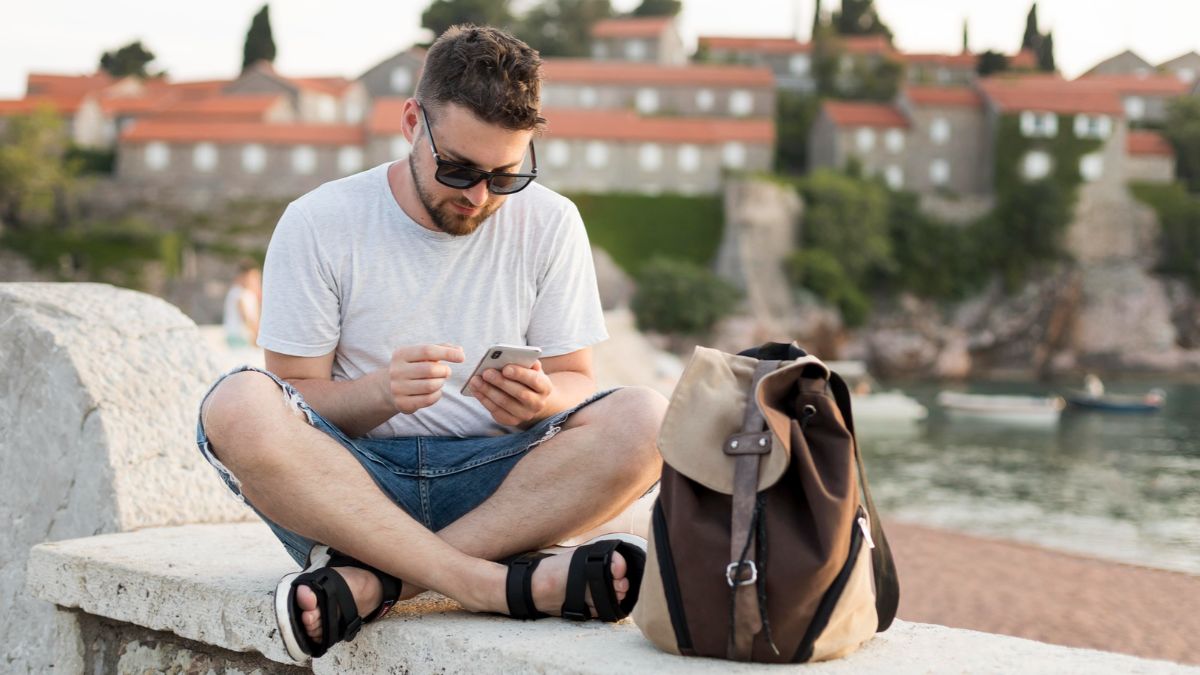Ubigi Travel Blog - iPhone Duo eSIM: Compatibility, Setup & Travel Data Guide